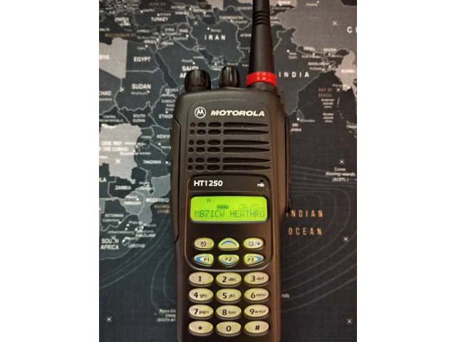 motorola ht1250 walkie talkie vhf 136mhz - 174mhz ham radio +charger +cloning cable